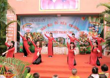 Vẫn hiểu rằng nghề em nhiều vất vả