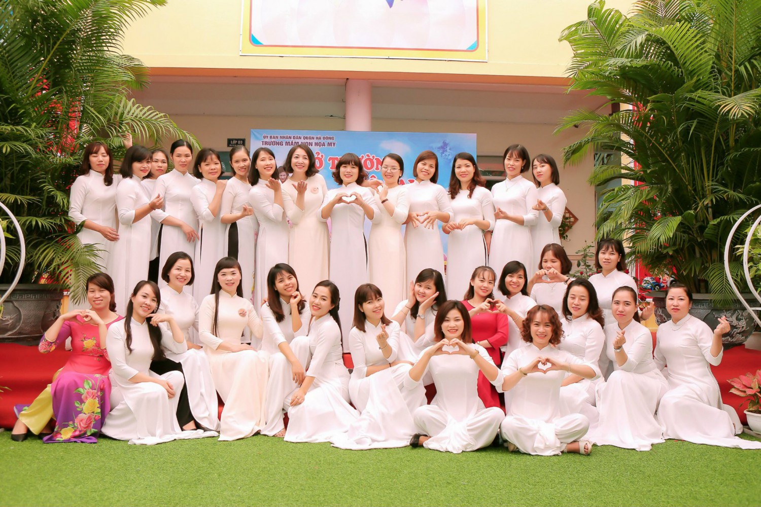 Tập thể Cán bộ - Giáo viên - Nhân viên
