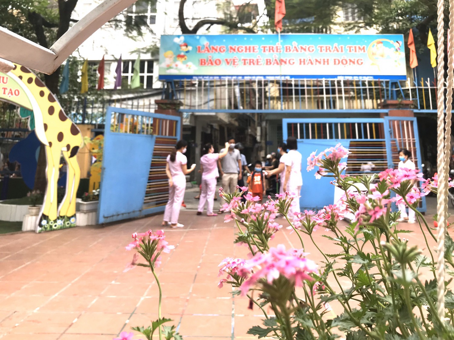 Công tác triển khai phòng dịch bệnh Covid-19 tại trường khi trẻ đến trường