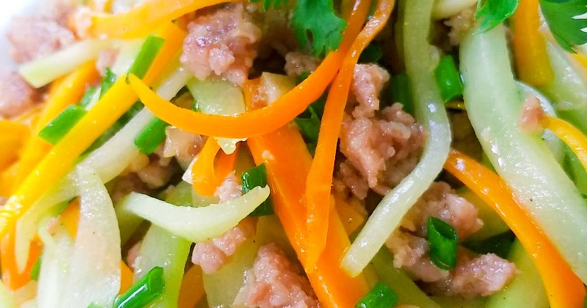 Thực đơn: Su su cà rốt xào thịt lợn