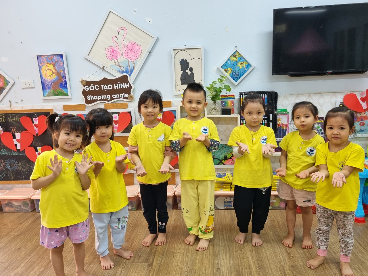 Rửa tay, lau mặt đúng cách bảo vệ sức khỏe bé yêu