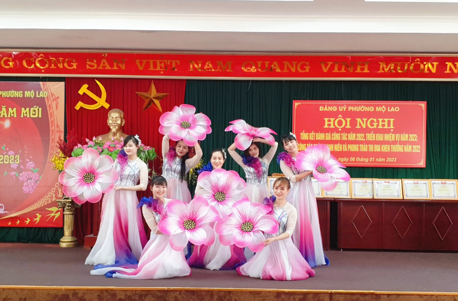 CHƯƠNG TRÌNH VĂN NGHỆ CHÀO MỪNG HỘI NGHỊ TỔNG KẾT CÔNG TÁC NĂM 2022 VÀ TRIỂN KHAI NHIỆM VỤ CÔNG TÁC NĂM 2023 CỦA ĐẢNG ỦY PHƯỜNG MỘ LAO